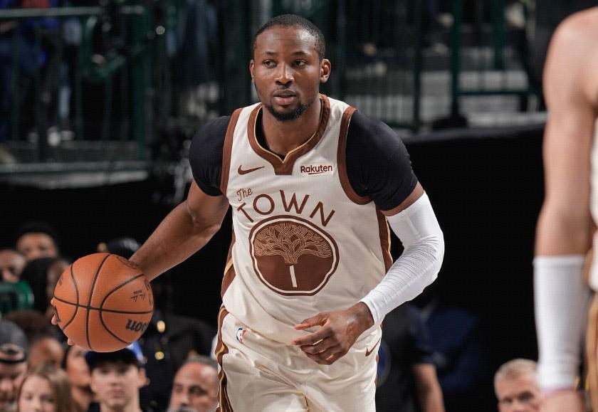 开云体育官网-官方：库明加左膝受伤，提前退出对阵独行侠的比赛